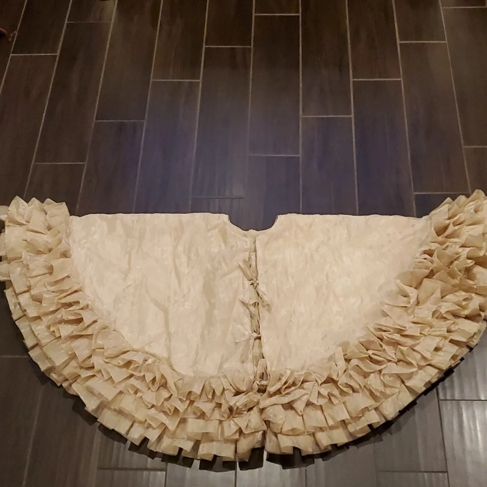 Elegant Gold Lame 4 Tiered Ruffled Christmas Tree Skirt 52" Diameter - Picture 2 of 9
